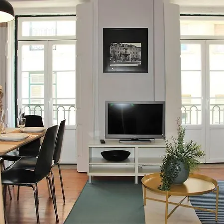 Apartment Sm1-happy At Hip Pr.real & Bair.alto + Private Patio! Lisbon