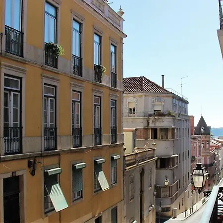Apartamento Sm1-happy At Hip Pr.real & Bair.alto + Private Patio!