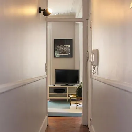 Apartamento Sm1-happy At Hip Pr.real & Bair.alto + Private Patio!