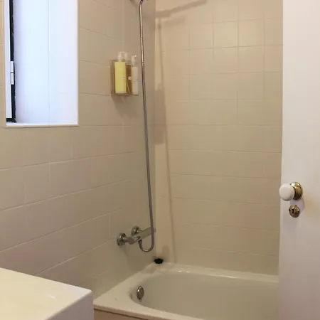 Apartamento Sm1-happy At Hip Pr.real & Bair.alto + Private Patio! Lisboa