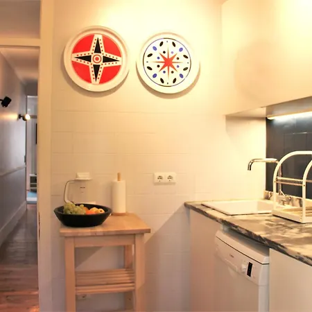 Apartamento Sm1-happy At Hip Pr.real & Bair.alto + Private Patio! *