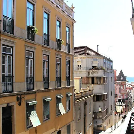 Apartamento Sm1-happy At Hip Pr.real & Bair.alto + Private Patio! *