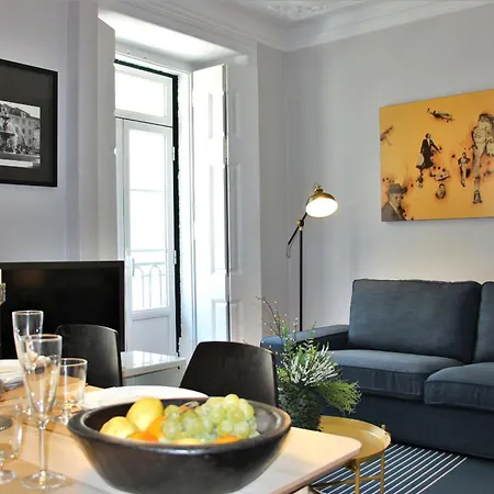 Appartamento Sm1-happy At Hip Pr.real & Bair.alto + Private Patio!